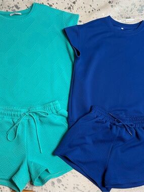 Women’s Short Sleeve Textured Tee - Turquoise & Royal Blue